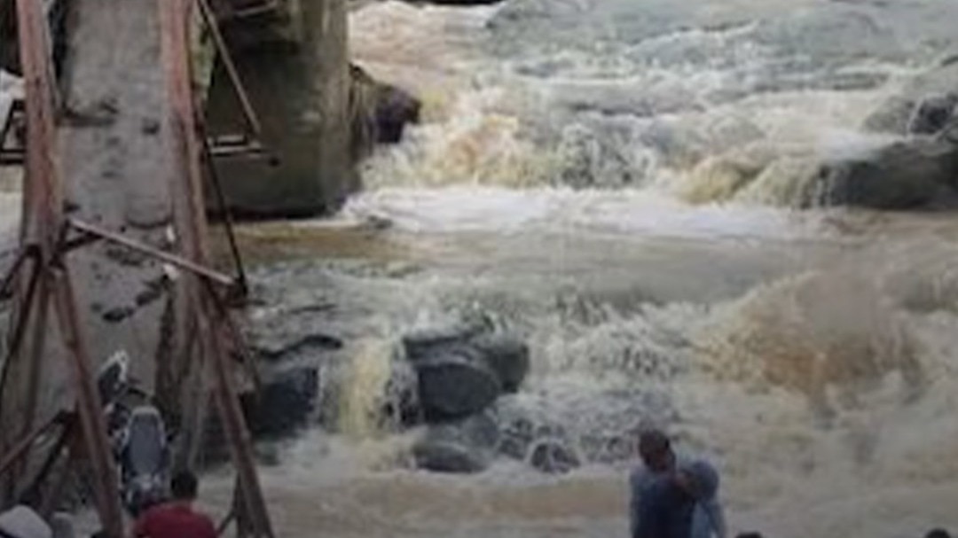 Pune_River_Bridge Collapsed