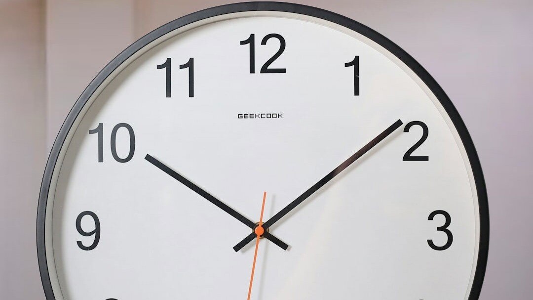 hotel rooms with no clock why