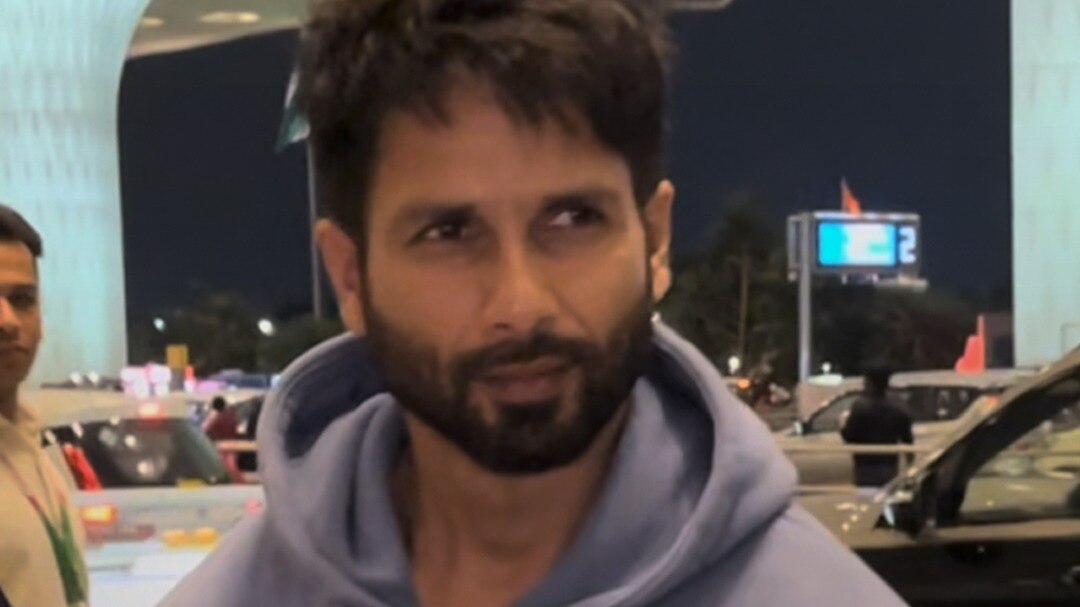 shahid kapoor at airport