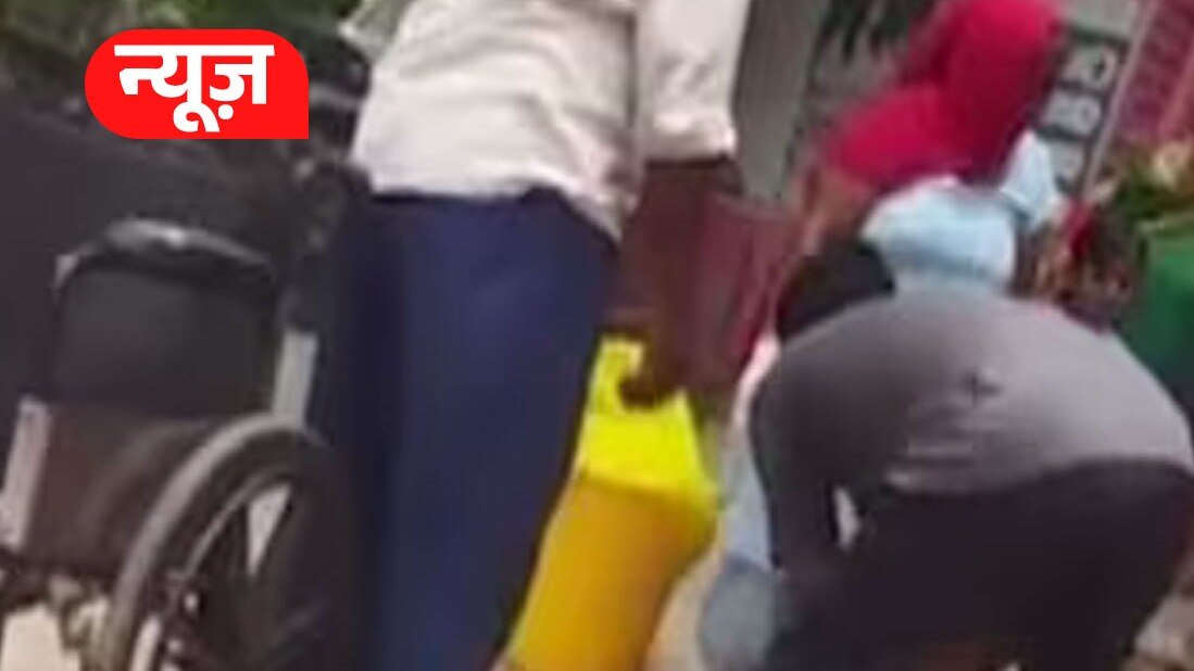 birth to twin babies in auto in Ghaziabad