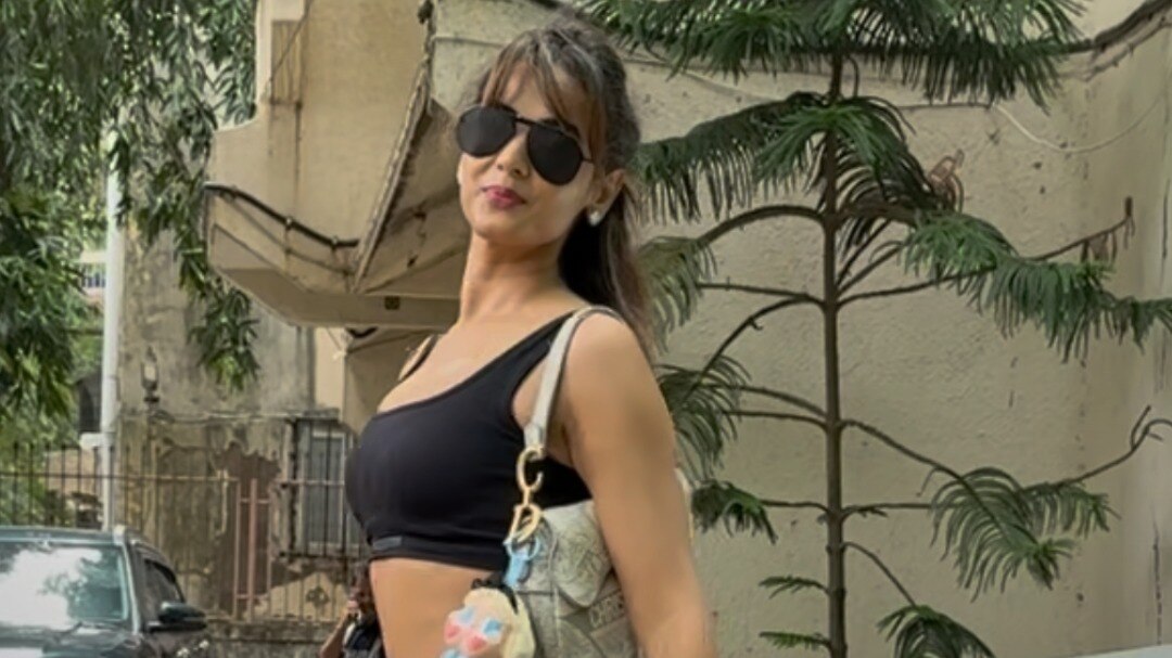 sonal chauhan spotted in juhu