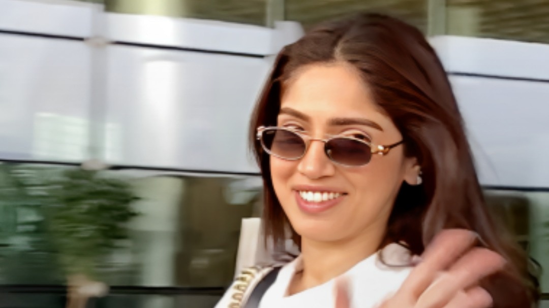 bhumi pednekar at mumbai airport