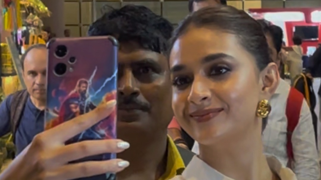 Keerthy Suresh with fan