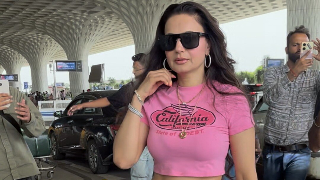 ameesha patel at mumbai airport