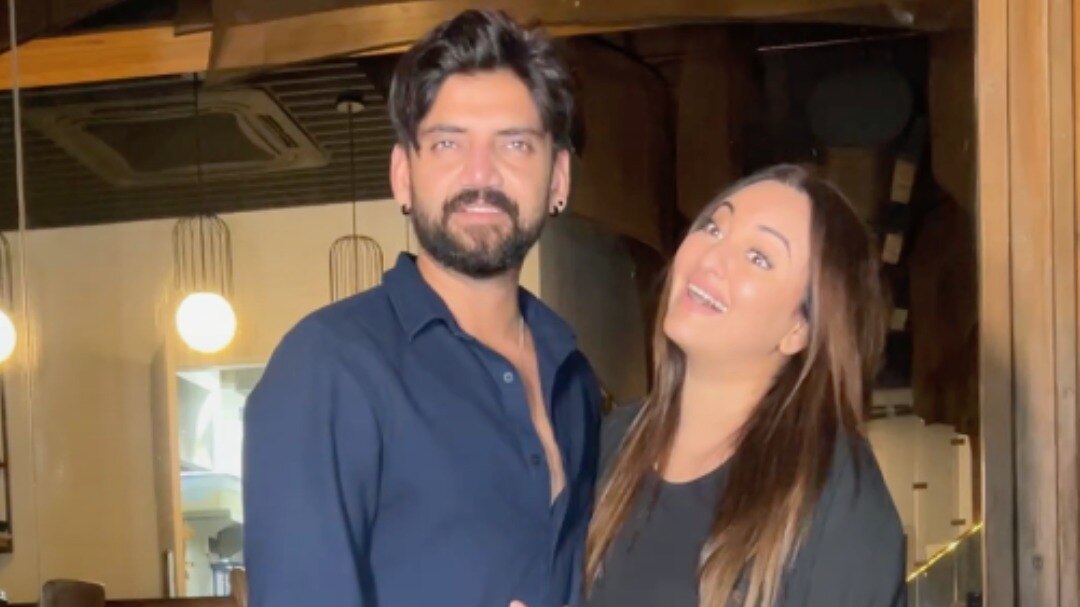 sonakshi sinha with zaheer husband spotted in bandra 