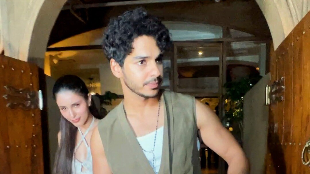 ishaan khattar with girlfriend spotted in bandra