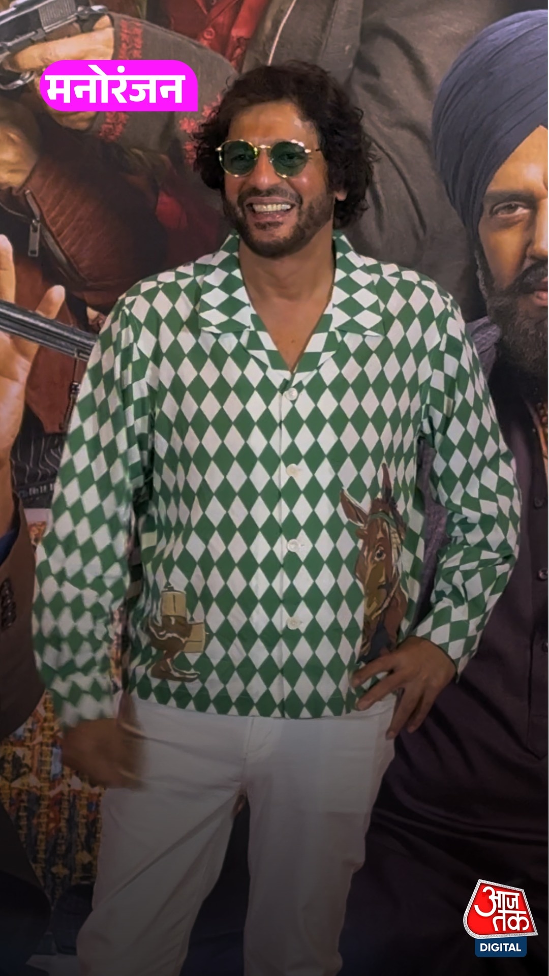 रेड कार्पेट पर Chunky Panday का कूल अंदाज़