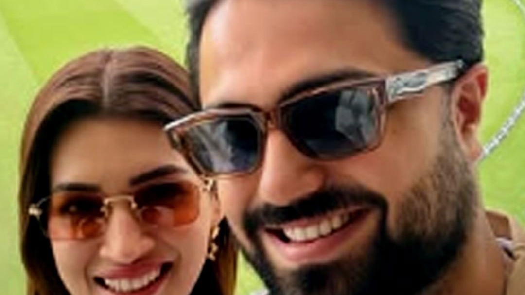 Kabir and Dhoni's Wife 