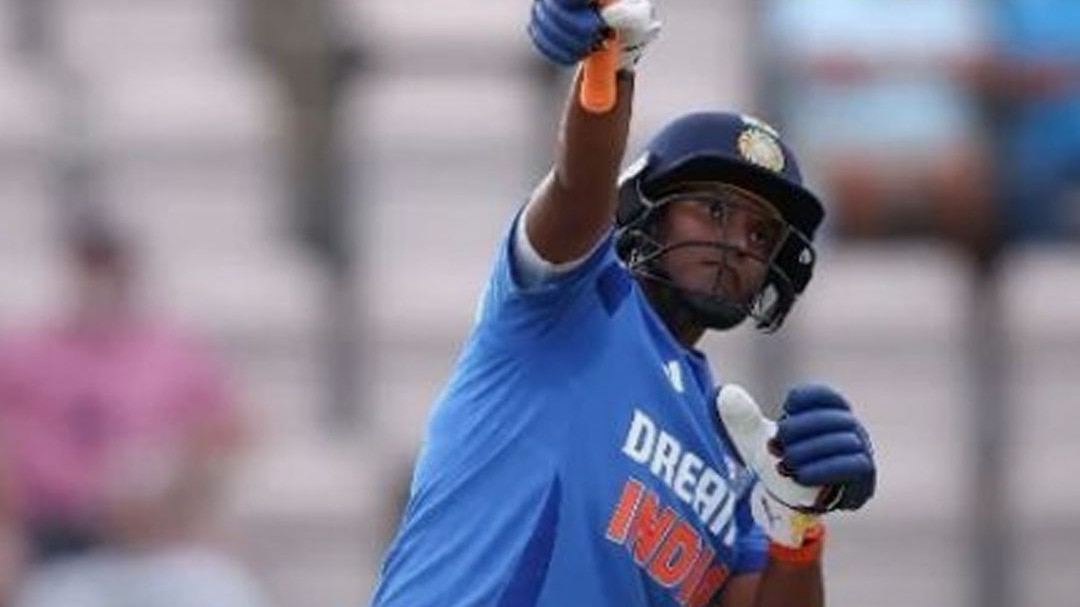 Dipti One hand Six 