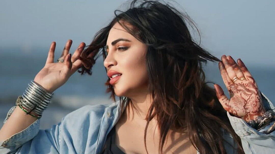 arshi khan trolled for hip surgery