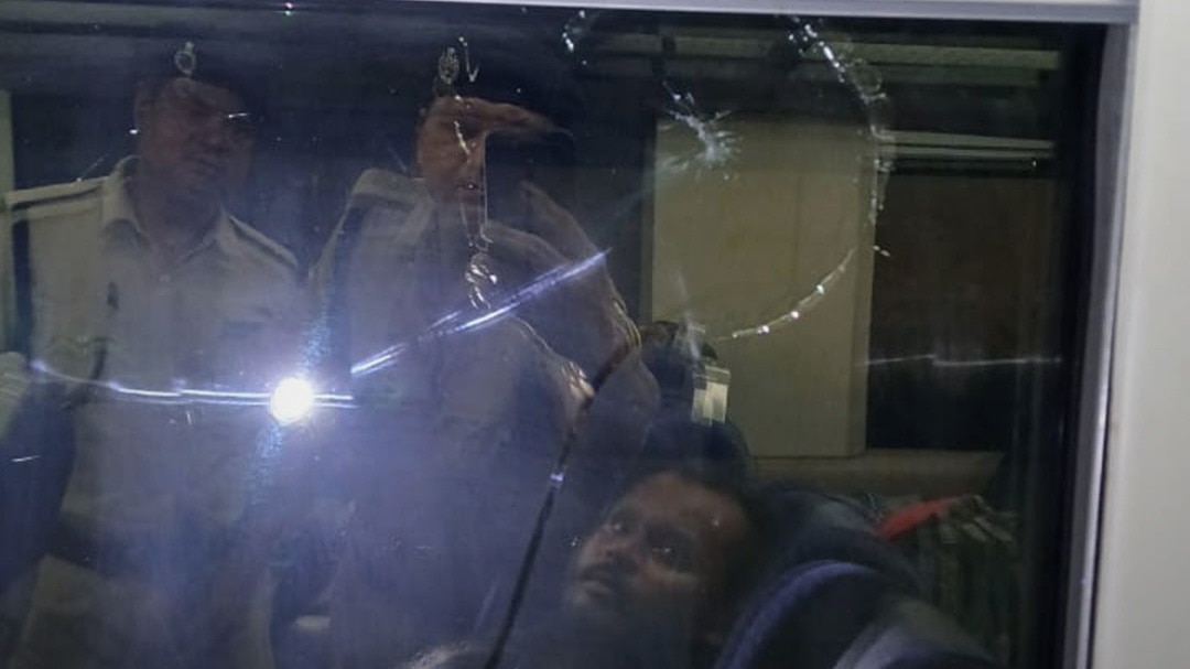  stone Pelting at Vande Bharat Express in Bihar
