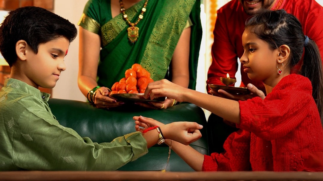rakhi on right hand but why?