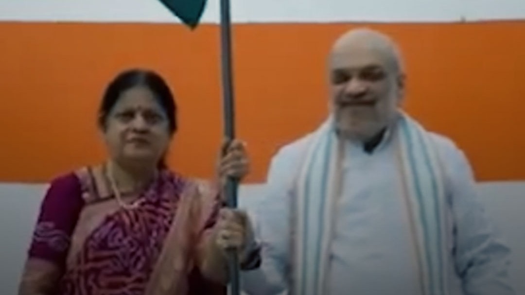 amit shah with bharat tiranga