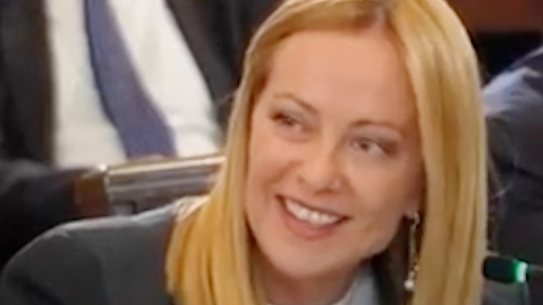 meloni mic on moment in white house