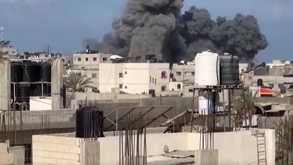 गाजा के कई इलाकों में बड़ा इजरायली हमला, देखें दुनिया आजतक