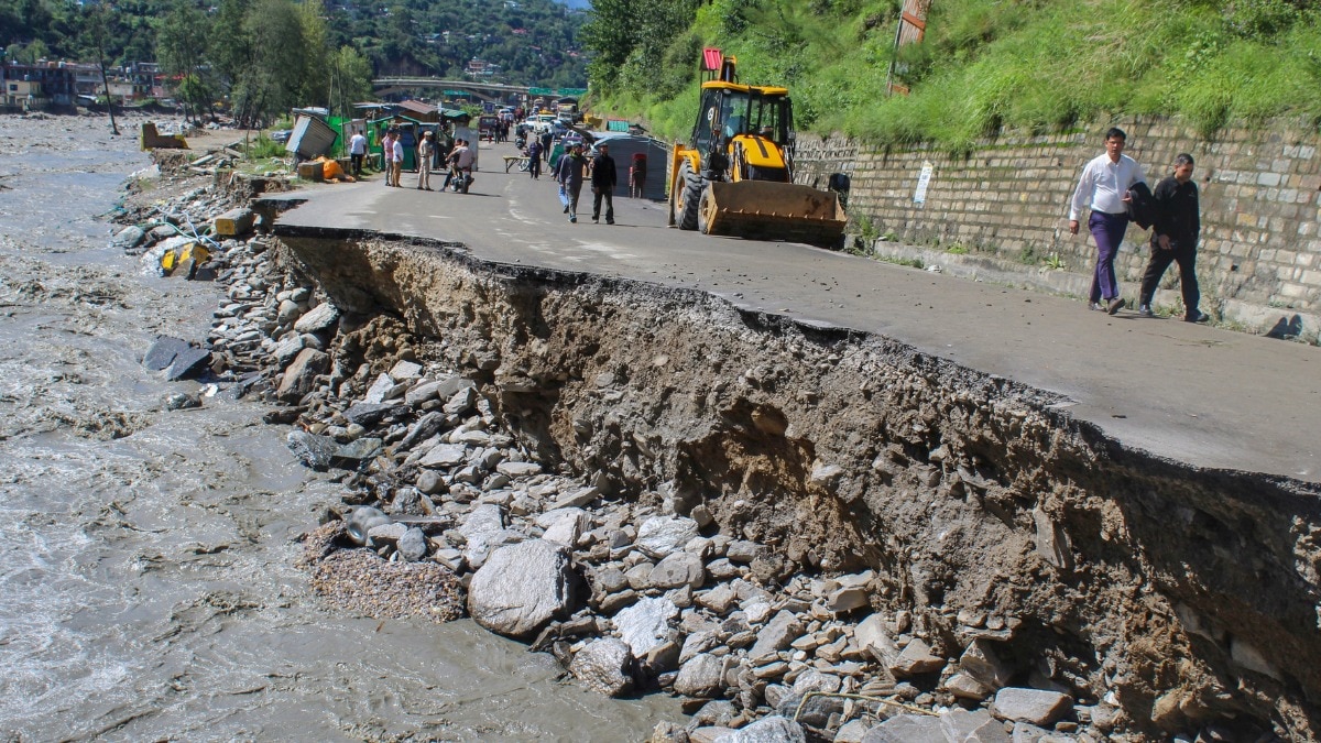 बारिश और बादल फटने से कहां हालात हो गए बुरे?