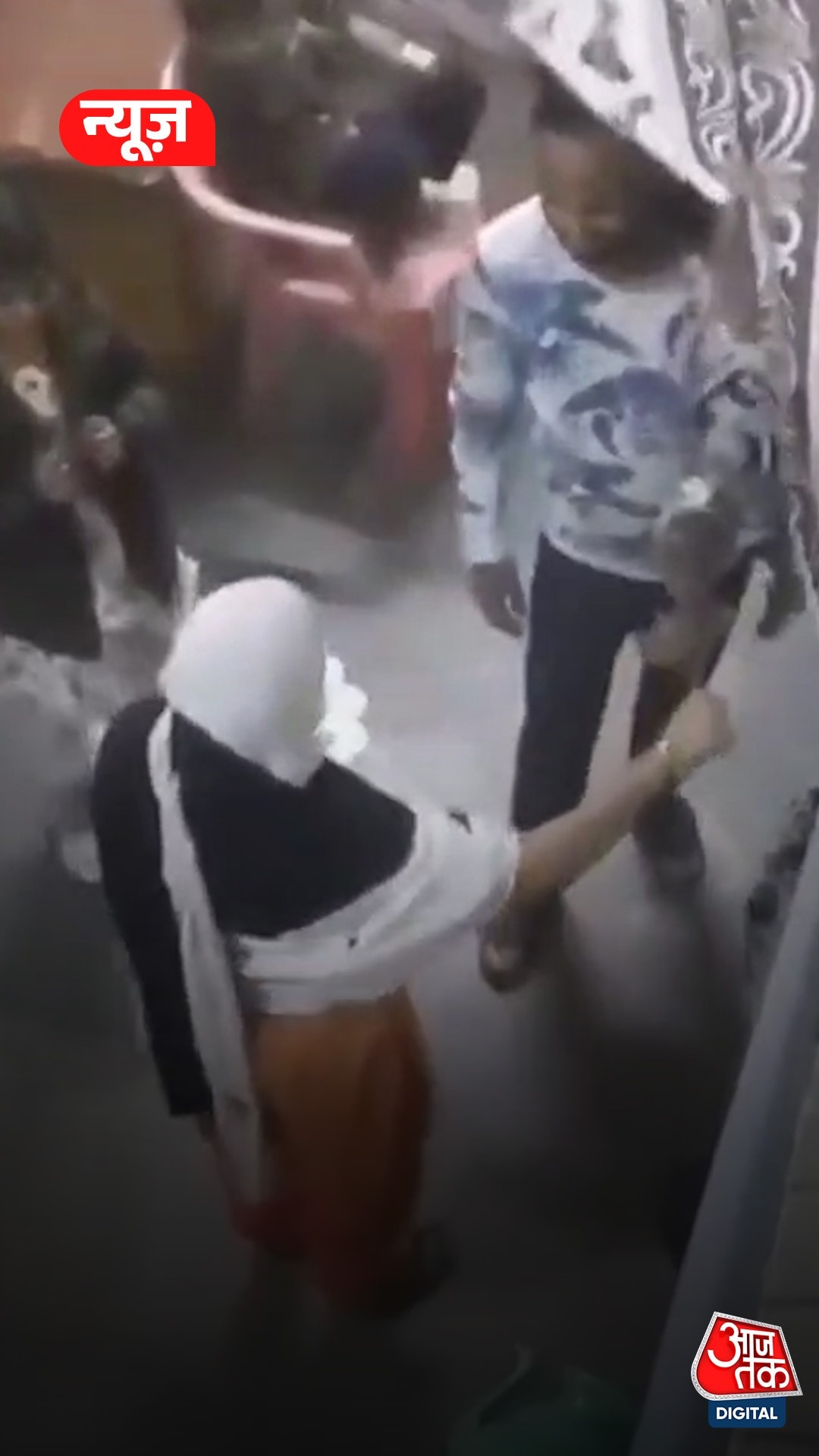 रील बनाने से रोकने पर पत्नी ने किया हमला