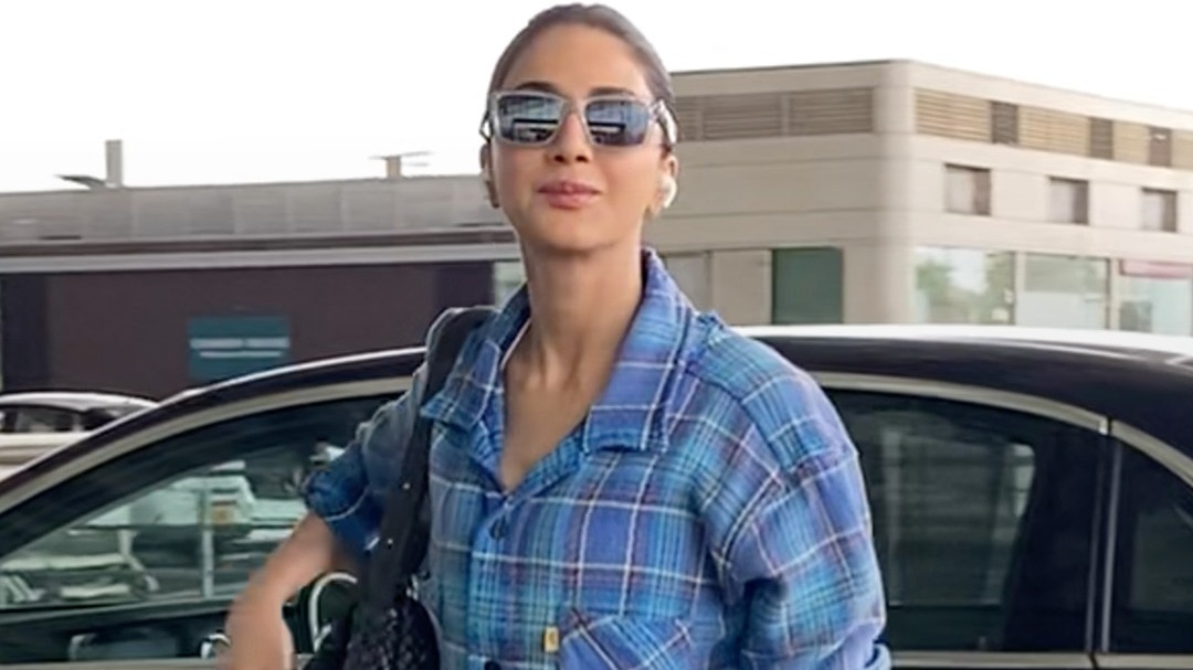 vaani kapoor spotted at mumbai airport