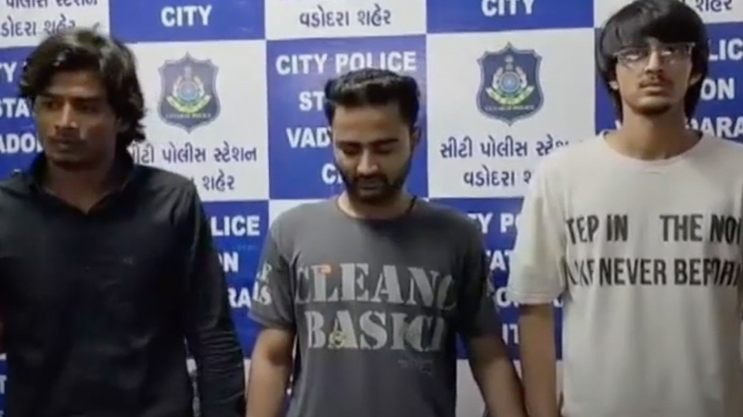 गणेश प्रत‍िमा पर फेंके अंडे, तुरंत एक्शन में आई पुल‍िस