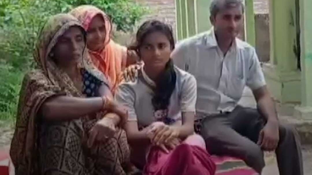 सांप ने 15 साल की लड़की को एक महीने में नौ बार डसा