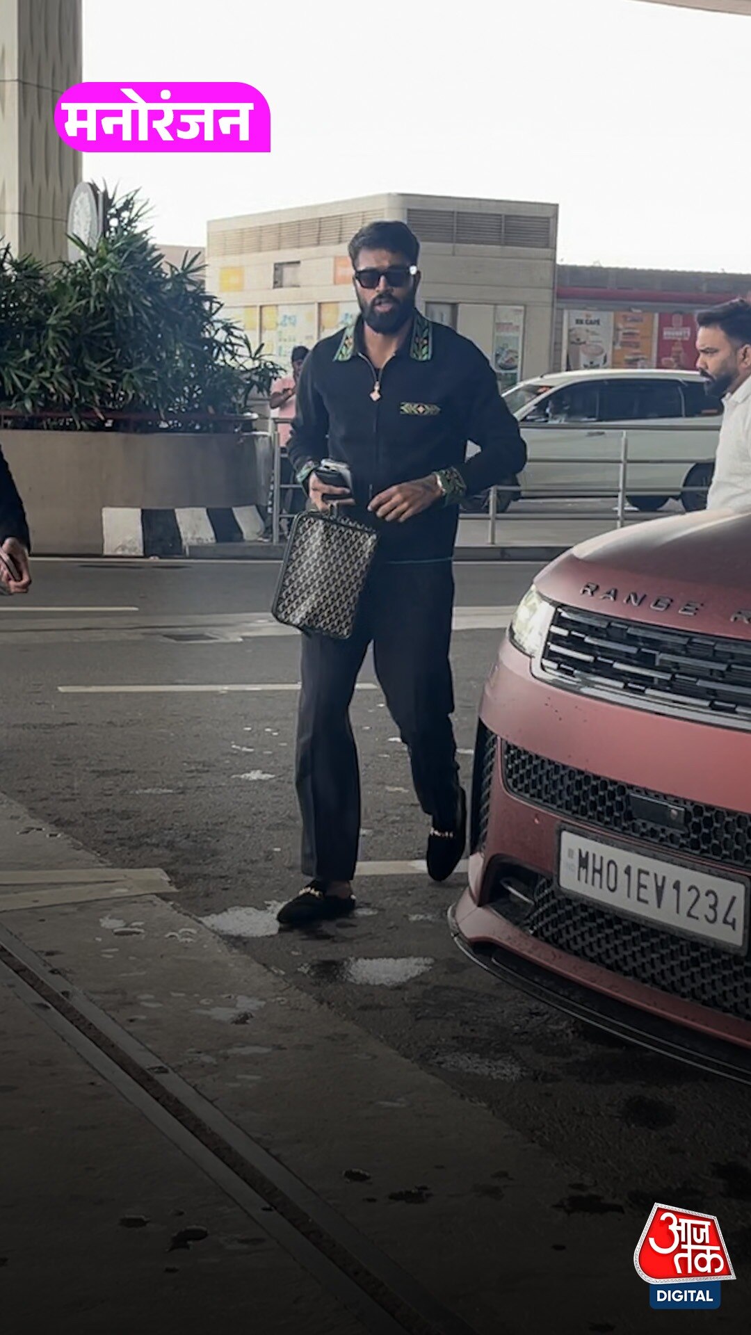 एयरपोर्ट पर स्टाइलिश आउटफिट में स्पॉट हुए Hardik Pandya