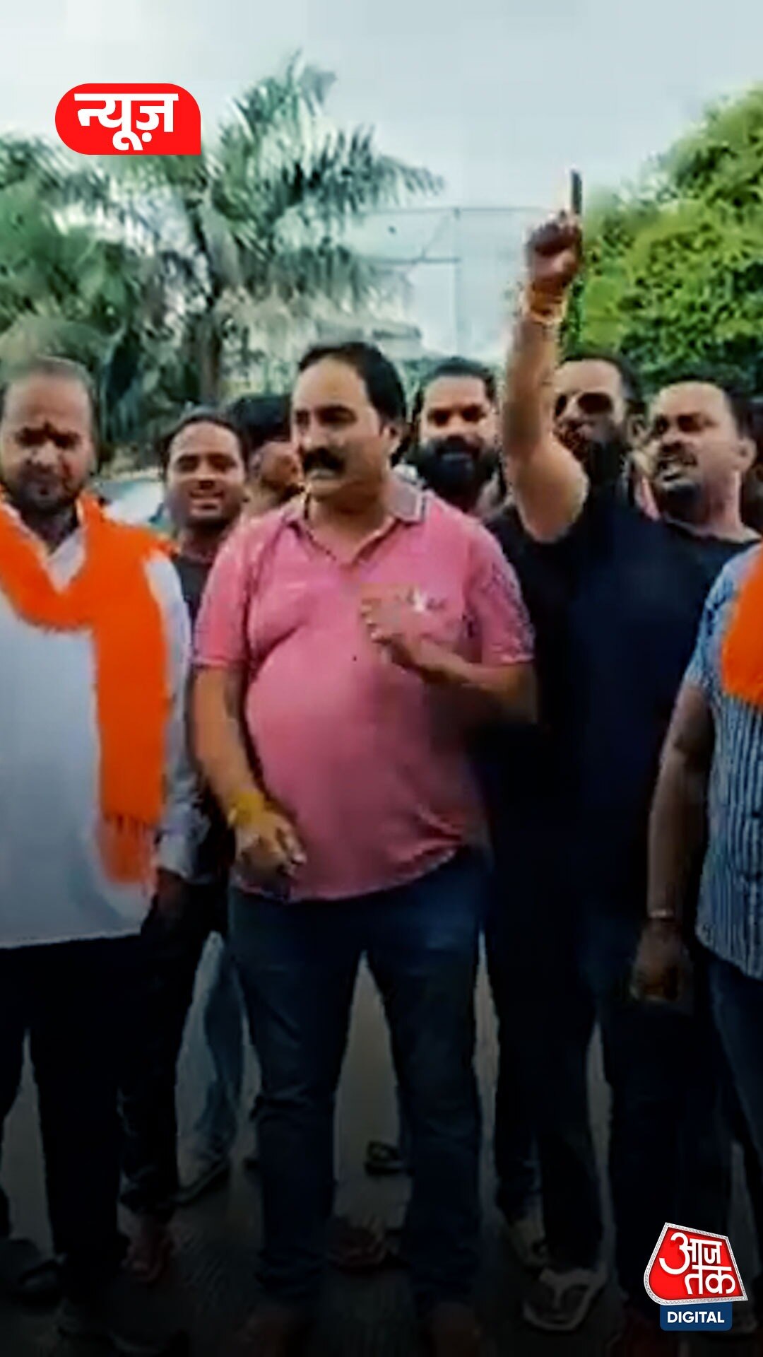 मंदिर गेट पर गाय की कटी पूंछ मिलने पर बवाल