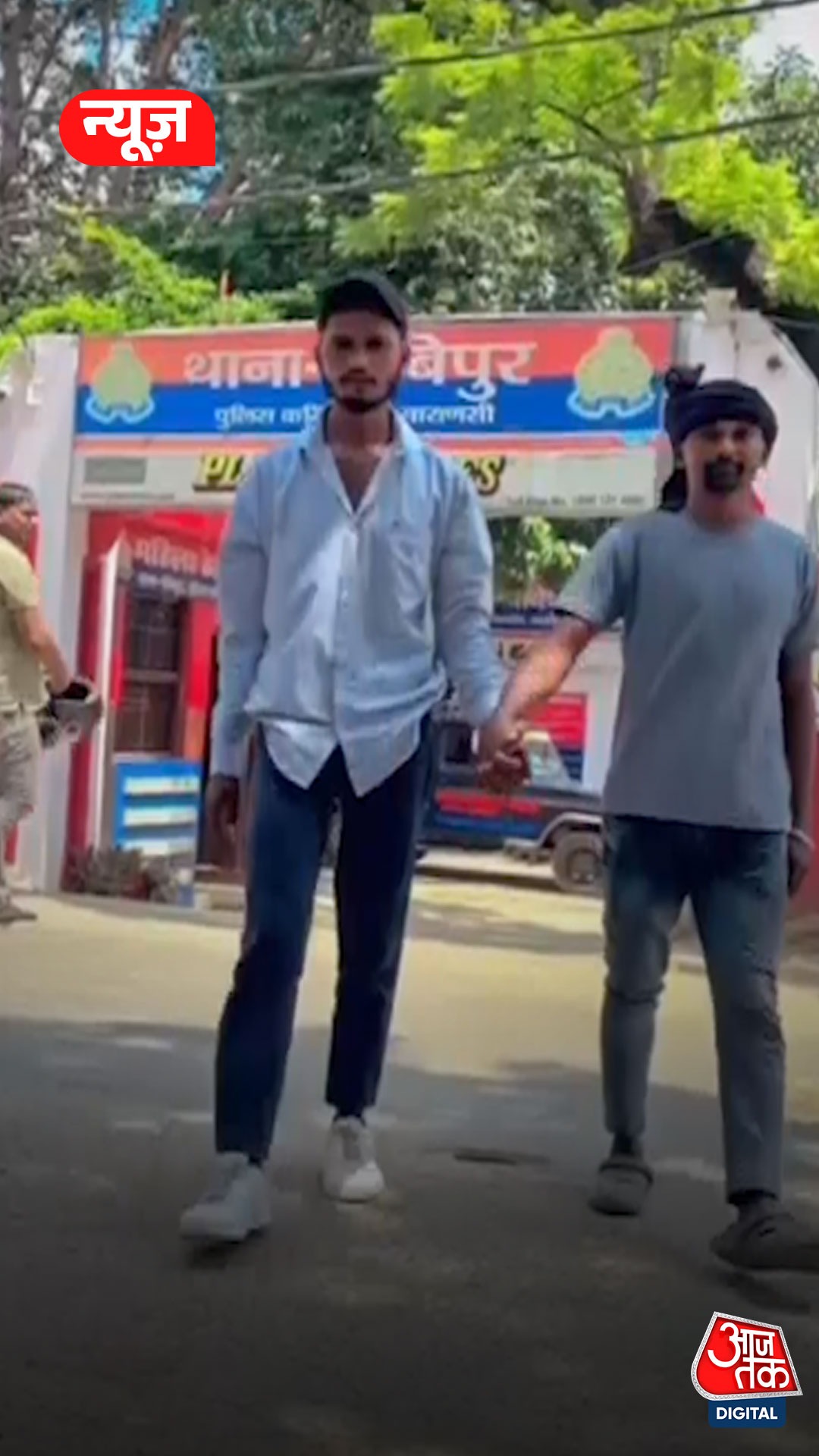 पुलिस स्टेशन में रीलबाजी पड़ी भारी