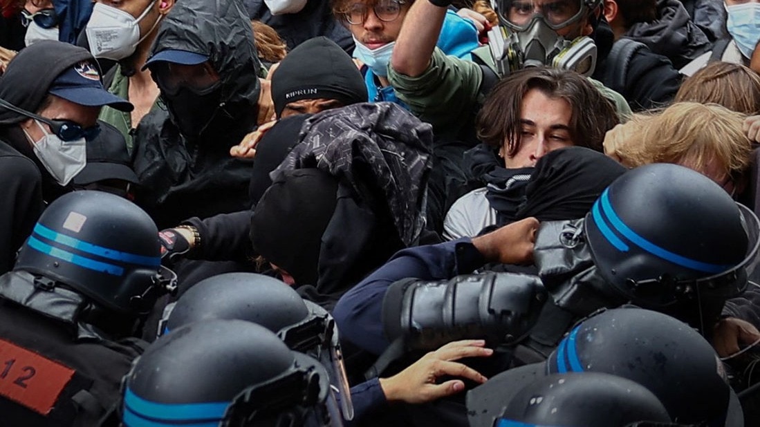 france paris protest against government