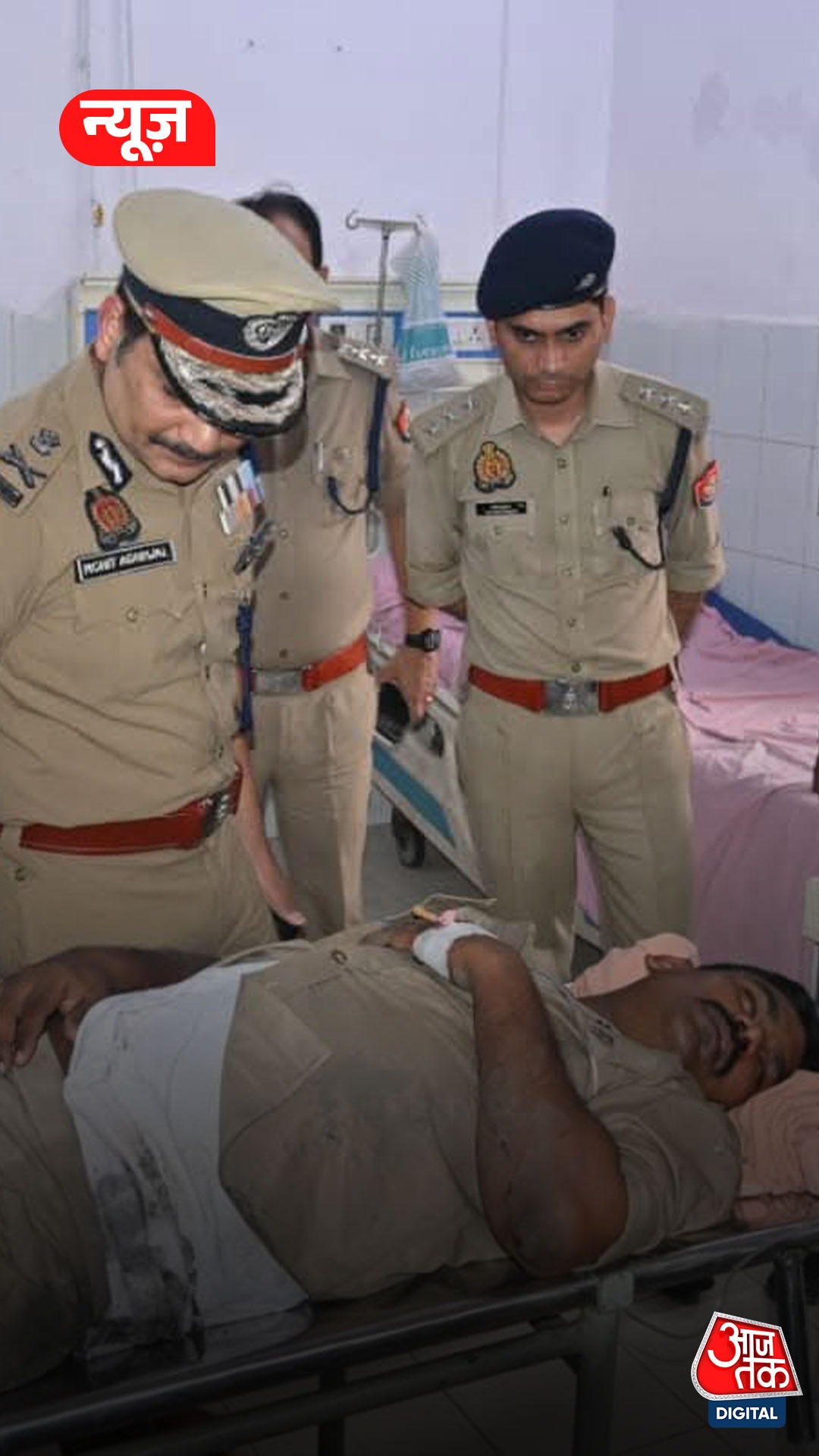 वाराणसी: वकीलों ने सब-इंस्पेक्टर और सिपाहियों को बुरी तरह पीटा