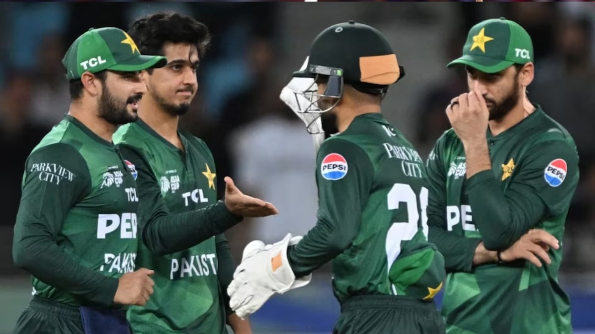 पाकिस्तान को झटका! ICC ने खारिज की मांग, UAE से मैच के लिए टीम रवाना, देखें