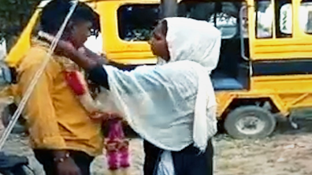 महिला ने थाने में भतीजे संग रचाई शादी