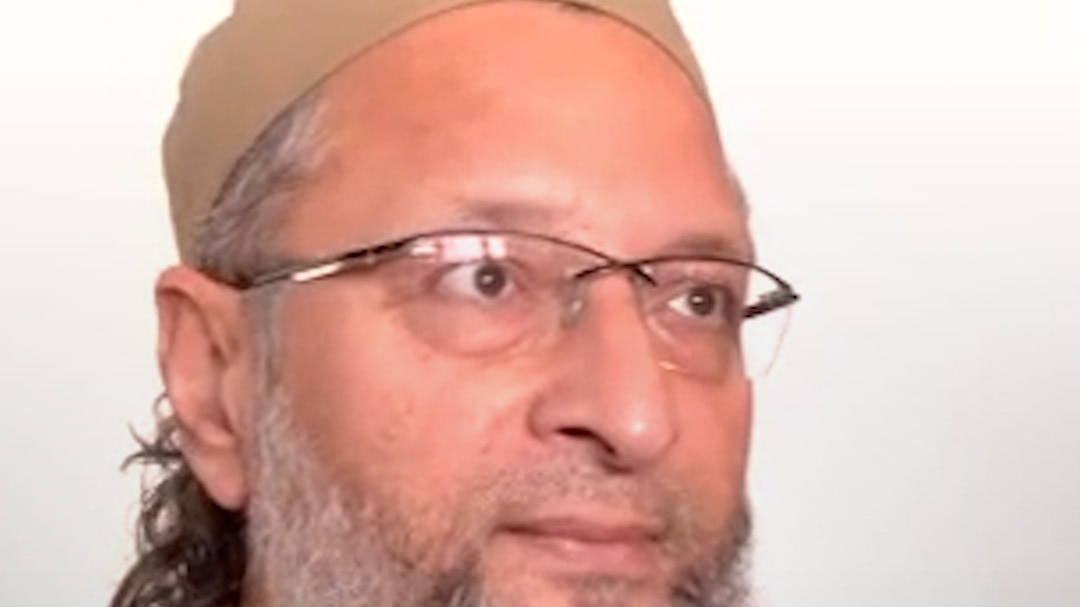 Trump के H1-B वीजा फैसले को लेकर केंद्र पर भड़के Asaduddin Owaisi
