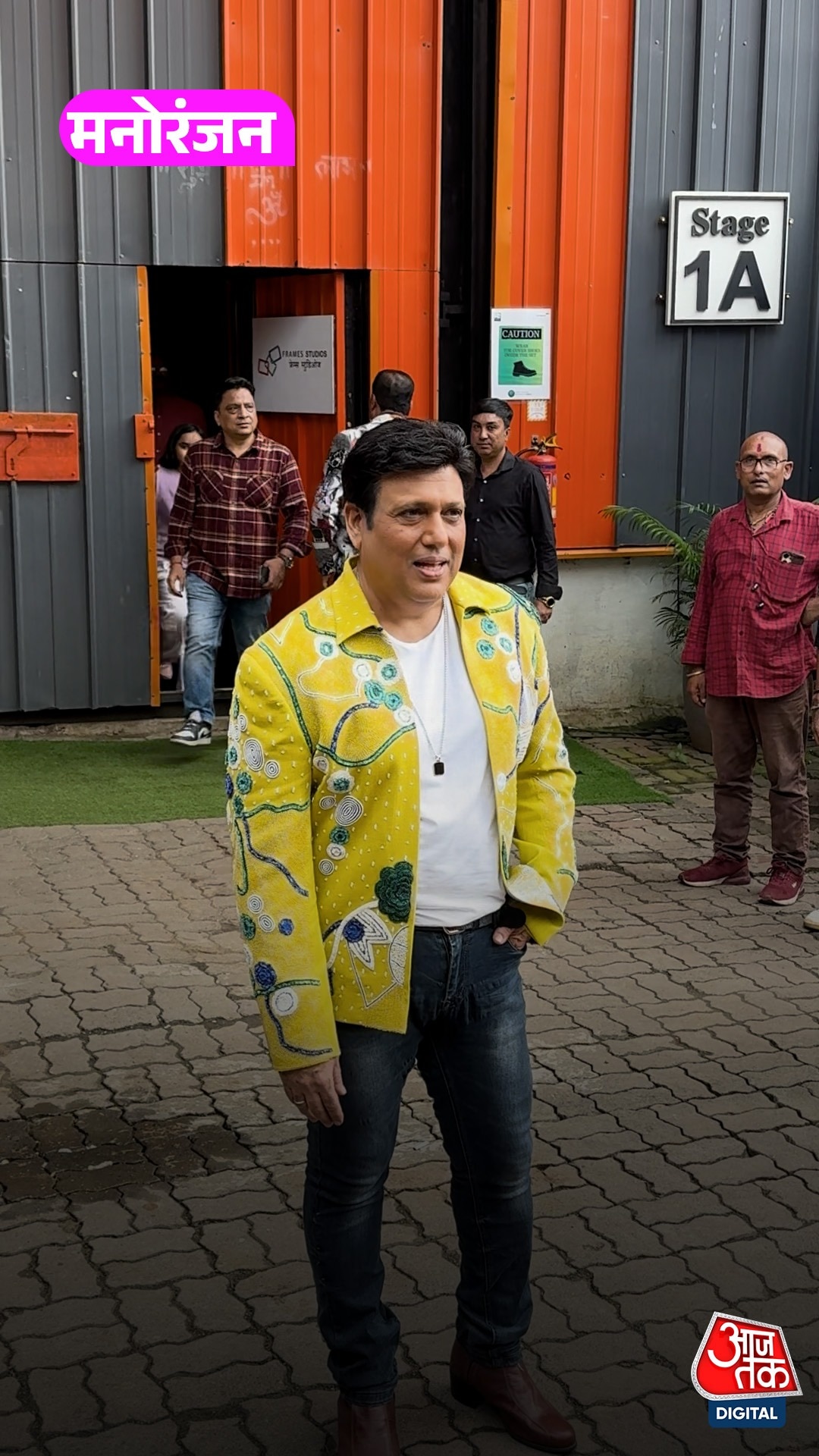 पैप्स संग मस्ती करते दिखे Govinda, हुक स्टेप्स से जीता दिल