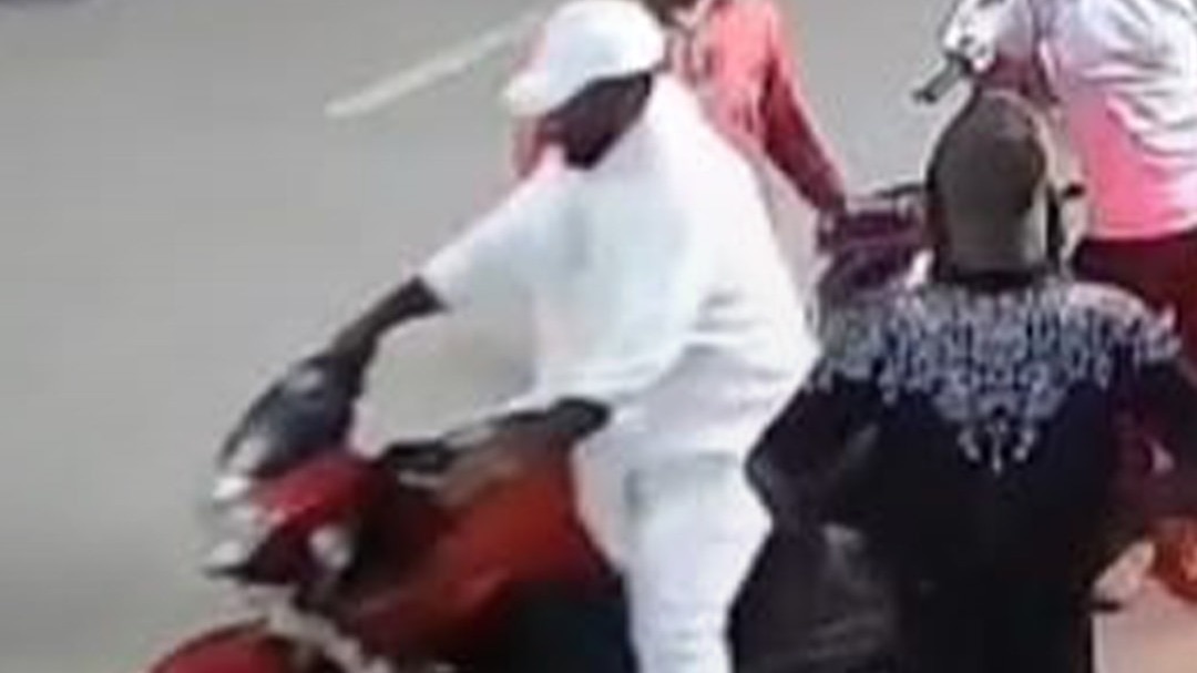 टेस्ट ड्राइव के बहाने ले उड़ा बाइक