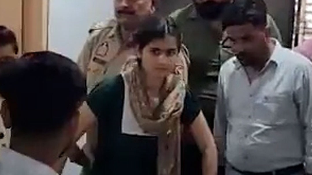 संभल में महिला टीचर पर हुआ एसिड अटैक