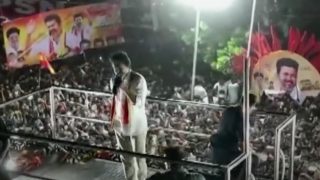 10 हजार की थी उम्मीद,  Vijay की एक झलक पाने को उमड़े 50, 000 से ज्यादा लोग