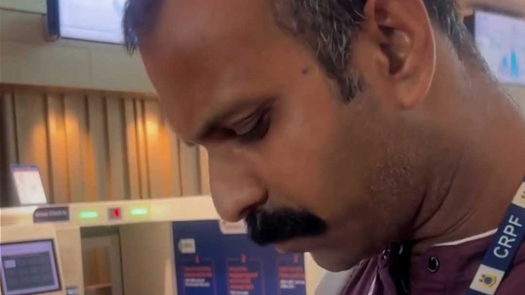 delhi airport crpf viral