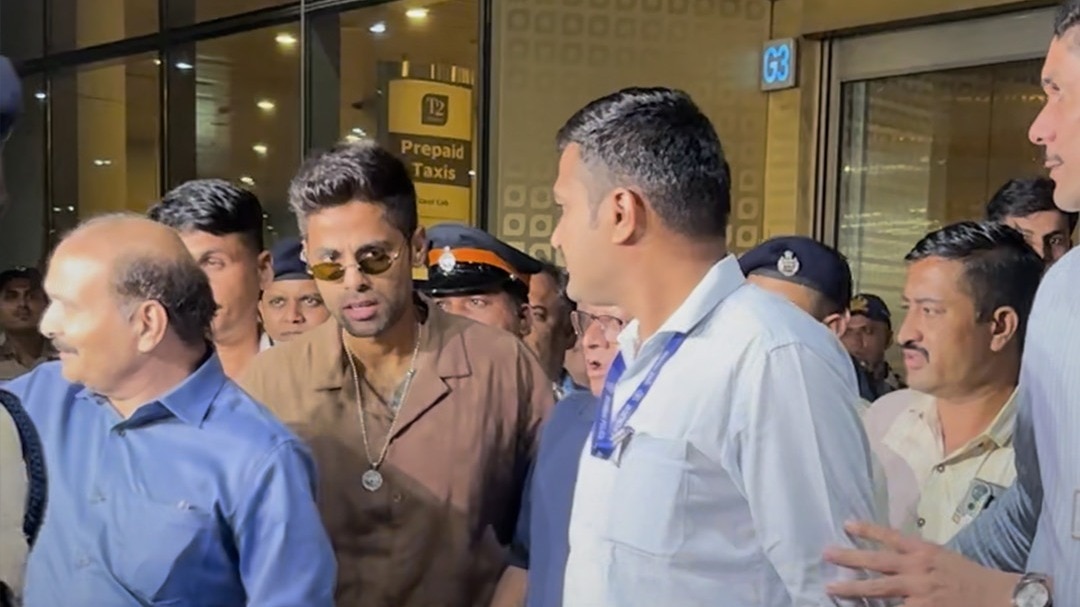 Asia Cup जीतकर भारत लौटे Suryakumar Yadav