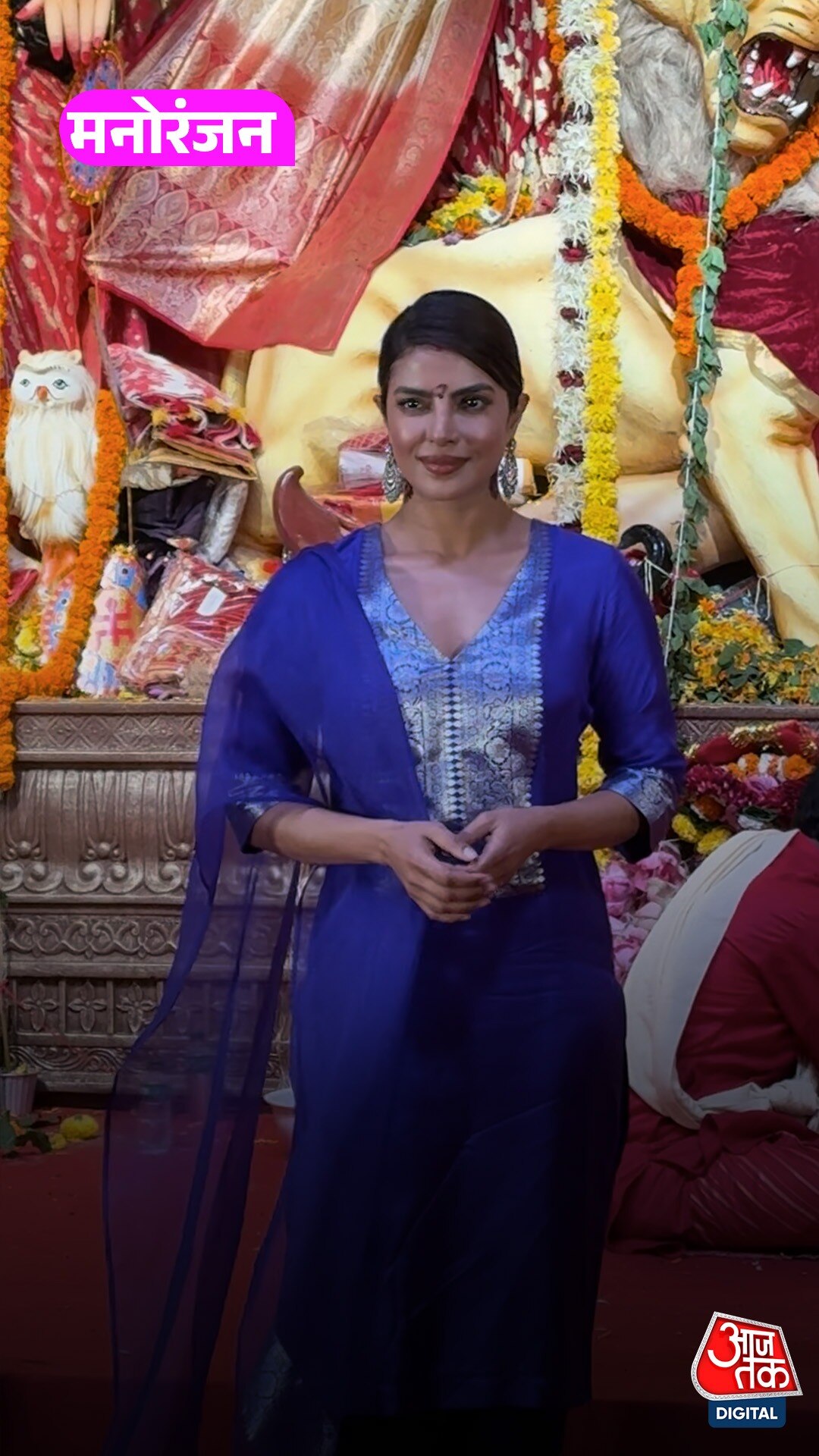 विदेश से लौटीं 'देसी गर्ल' Priyanka Chopra, लिया देवी मां का आशीर्वाद