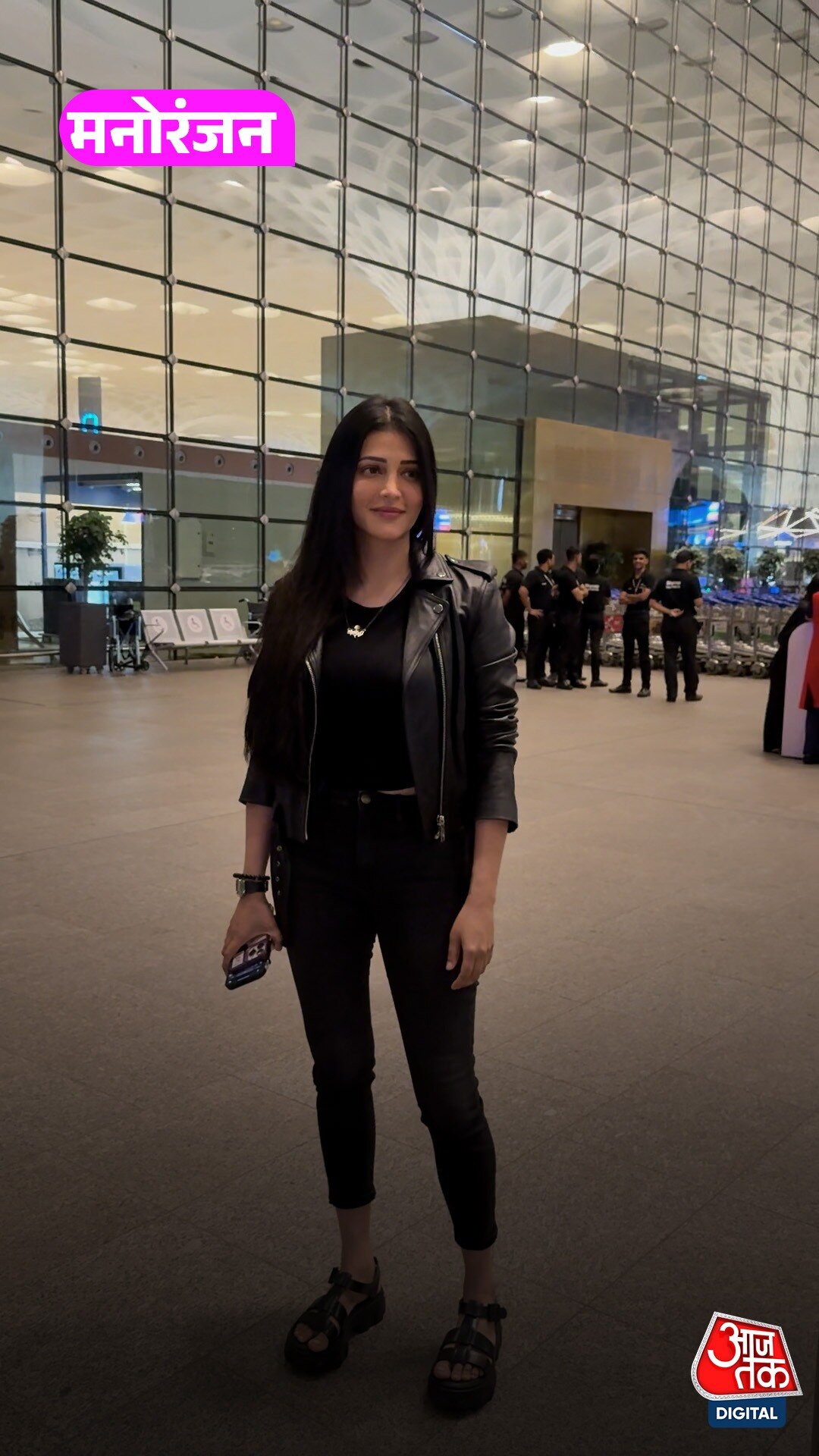 एयरपोर्ट पर दिखा Shruti Haasan का स्टाइलिश लुक