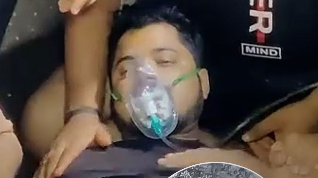 मुंबई: ड्रेनेज में फंसा युवक का पैर