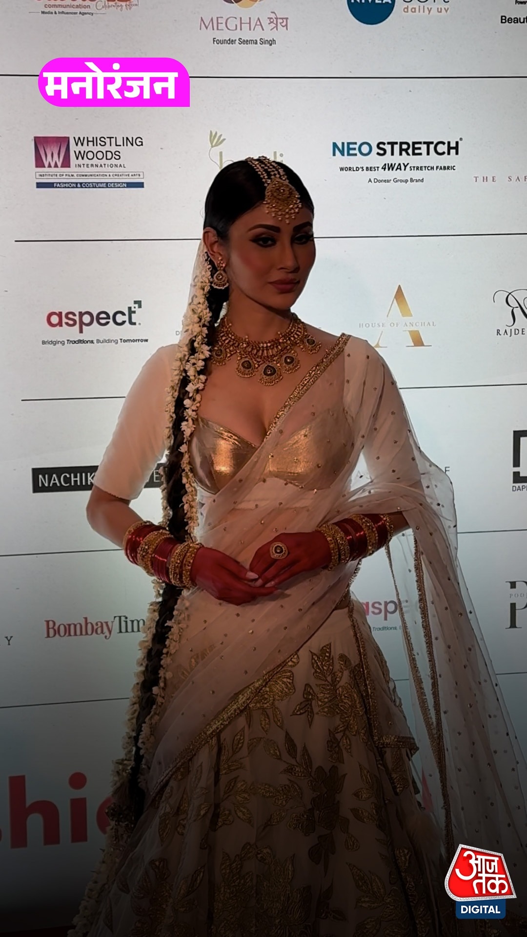 ट्रेडिशनल लुक में छाई Mouni Roy