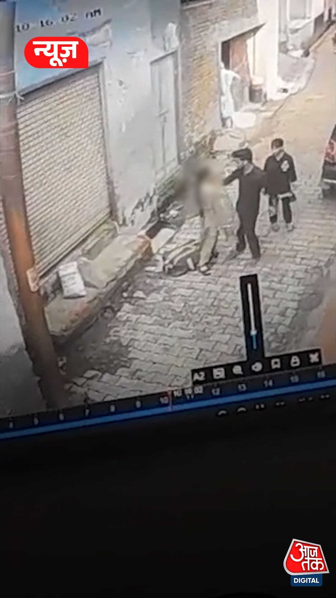 मेरठ में लड़की से सरेराह छेड़खानी CCTV में कैद