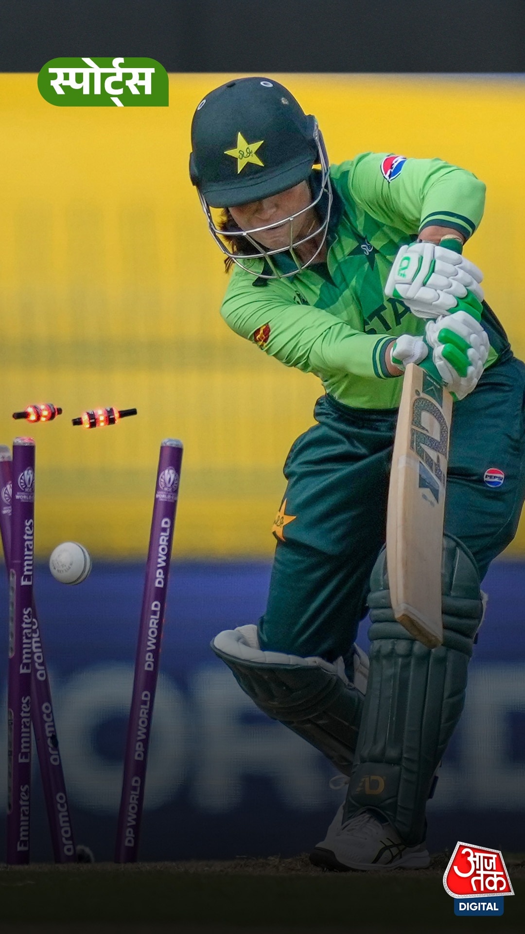 पाकिस्तानी बल्लेबाज़ को ICC ने लगाई फटकार, जानें...