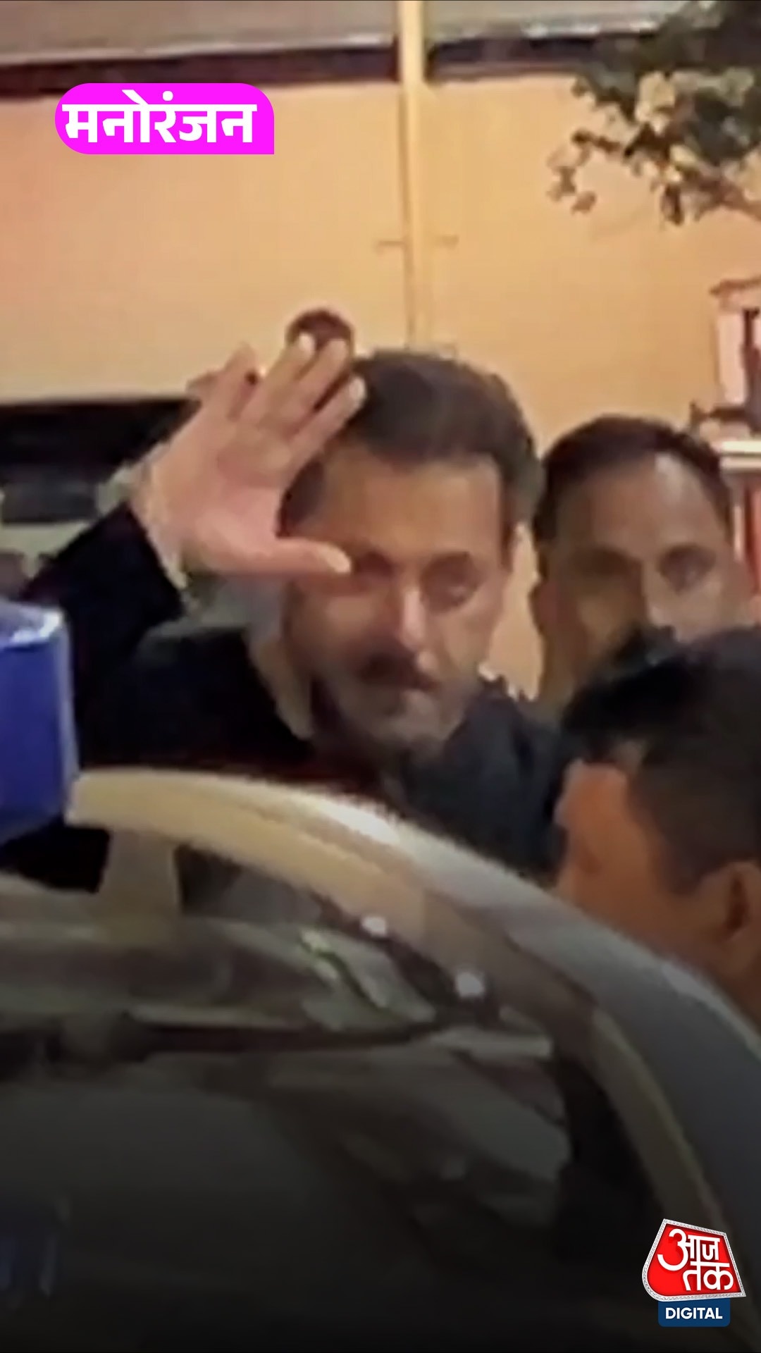 ब्लैक लुक में दिखे Salman, हॉस्पिटल के बाहर पप्स बोले…