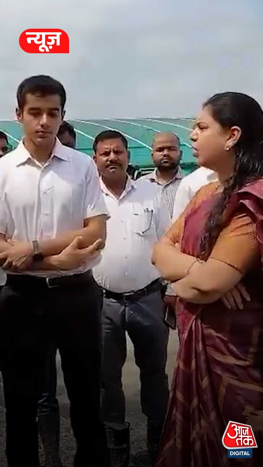 देवरिया: कॉलेज में मिले शव मामले में एक्शन