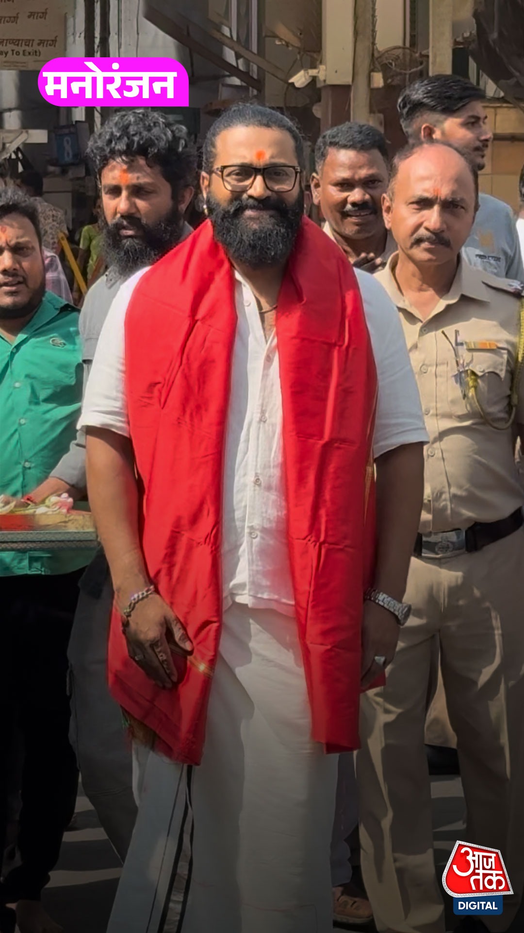 Mumbai के सिद्धिविनायक मंदिर पहुंचे Rishab Shetty