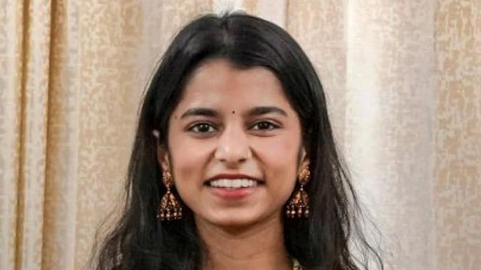 बिहार चुनाव में ‘सुरीला संग्राम’ – बीजेपी की मैथिली ठाकुर बनाम आरजेडी के खेसारी लाल यादव बिहार चुनाव में ‘सुरीला संग्राम’ – बीजेपी की मैथिली ठाकुर बनाम आरजेडी के खेसारी लाल यादव