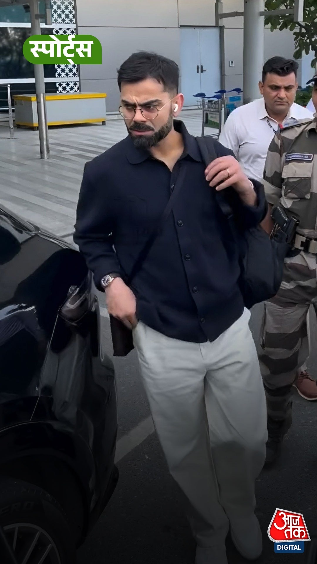 Airport पर कैज़ुअल लेकिन डैपर लुक में दिखे Virat Kohli!