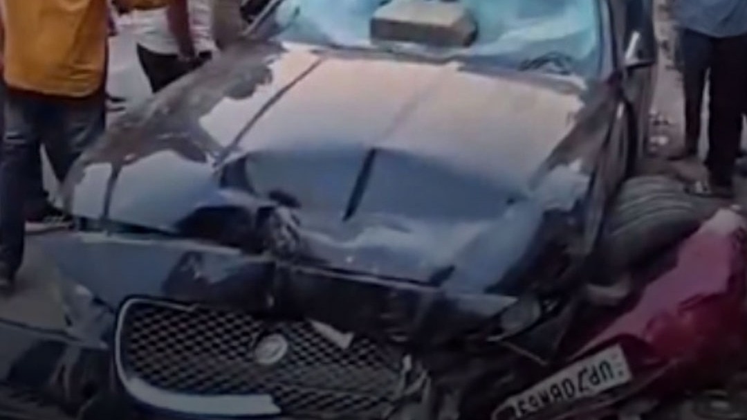 jaguar car accident